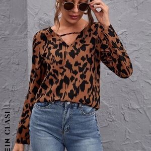 Keyhole Neck Leopard Top